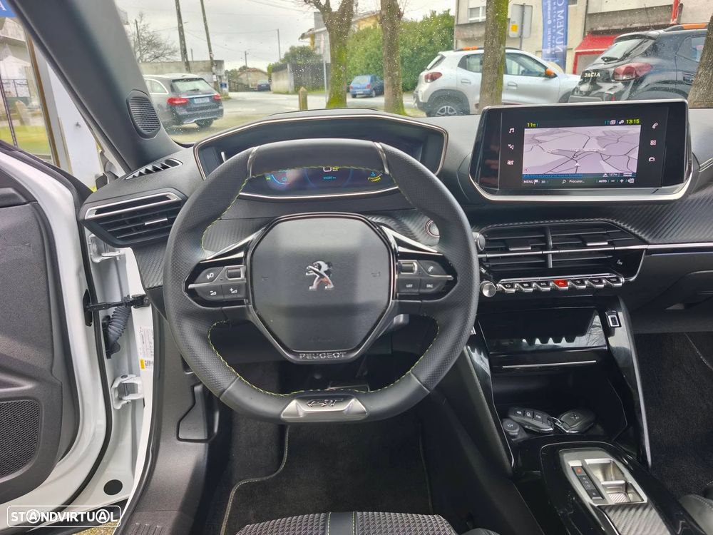 Peugeot e-2008 50 kWh GT - 19