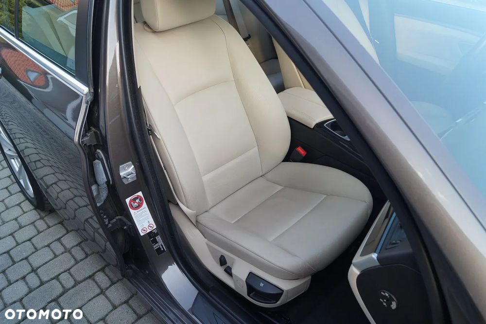 BMW Seria 5 520i - 25
