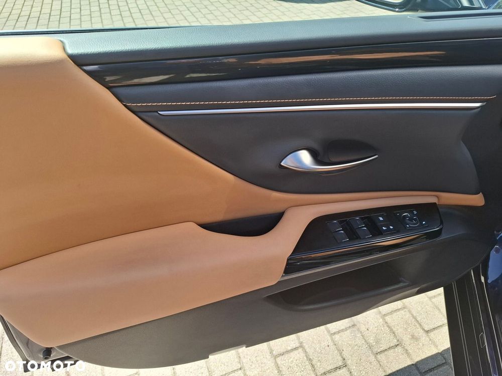 Lexus ES 300h Business Edition - 13