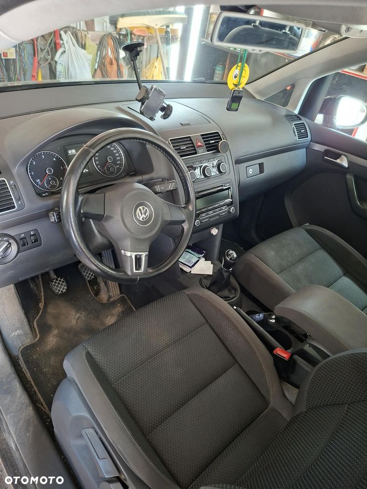 Volkswagen Touran - 8
