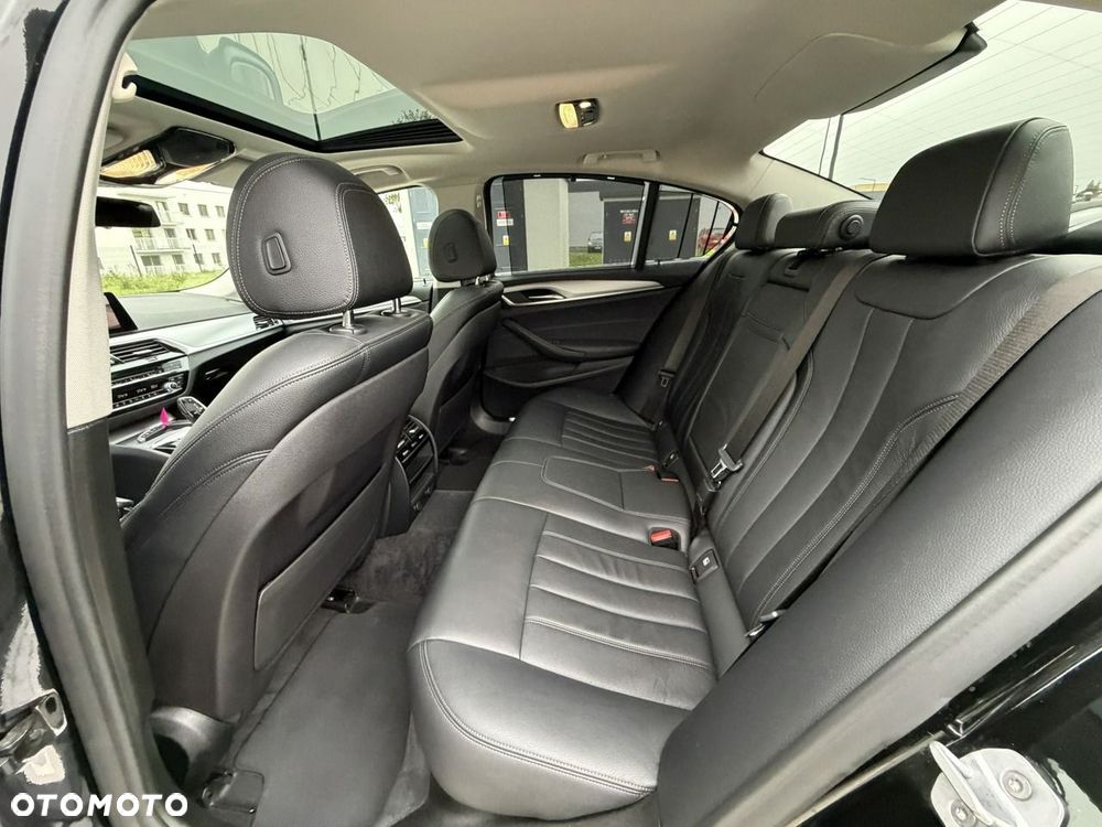 BMW Seria 5 518d - 33