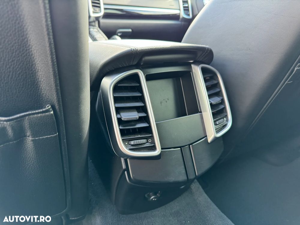 Porsche Cayenne 3.0 L - 26