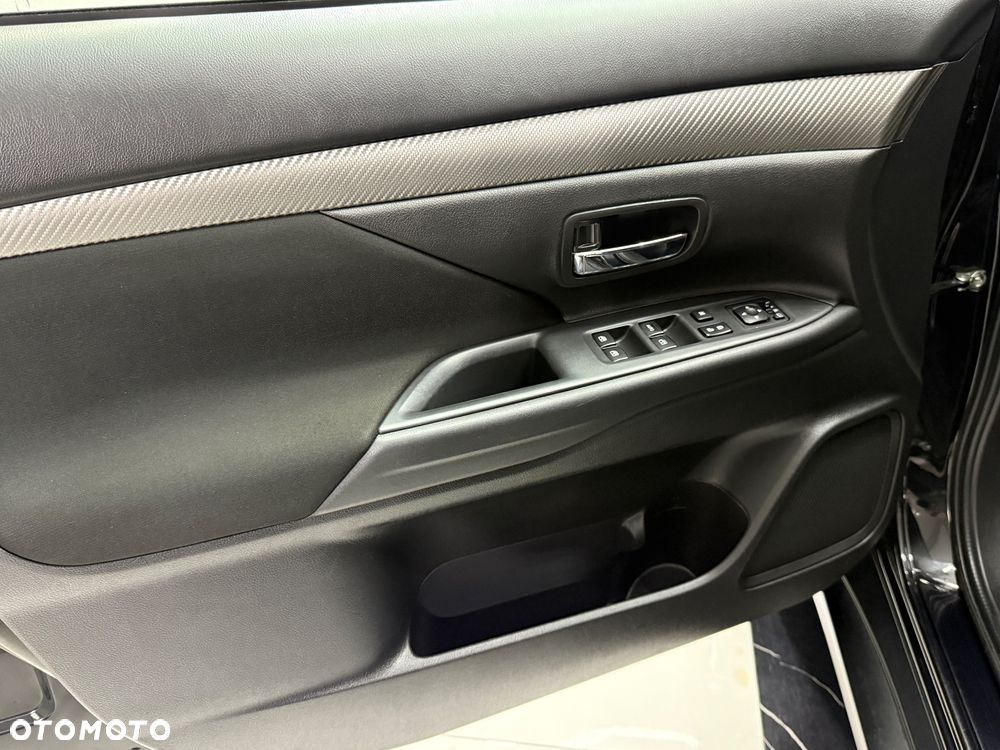 Mitsubishi Outlander 2.0 2WD CVT Diamant - 11