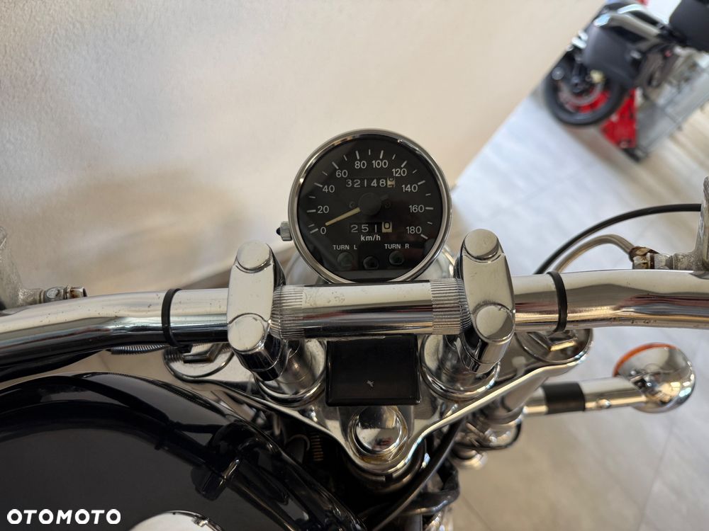 Suzuki Intruder - 8