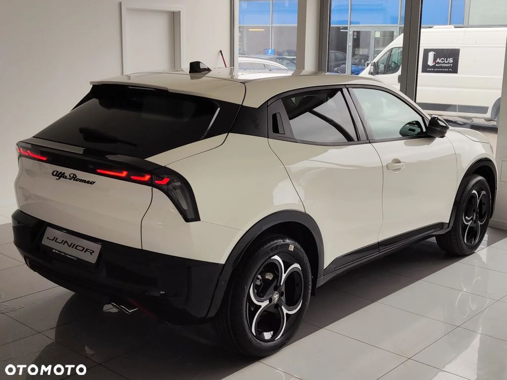 Alfa Romeo Junior 1.2 mHEV Ibrida Speciale eDCT - 8