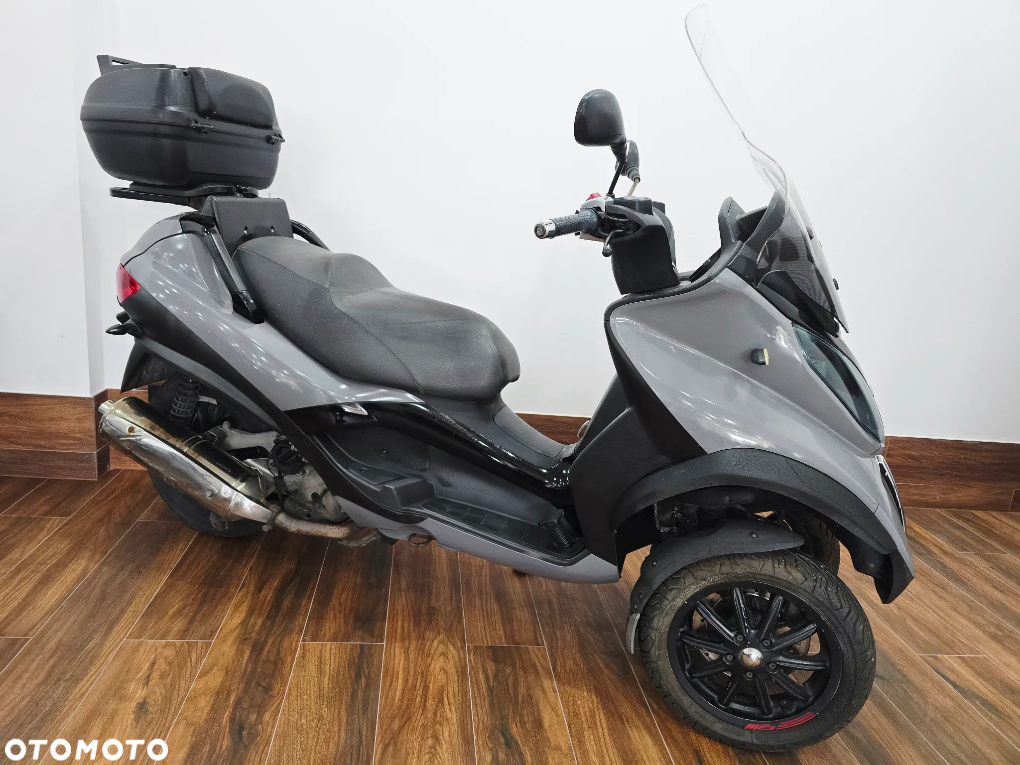 Piaggio MP-3 - 8