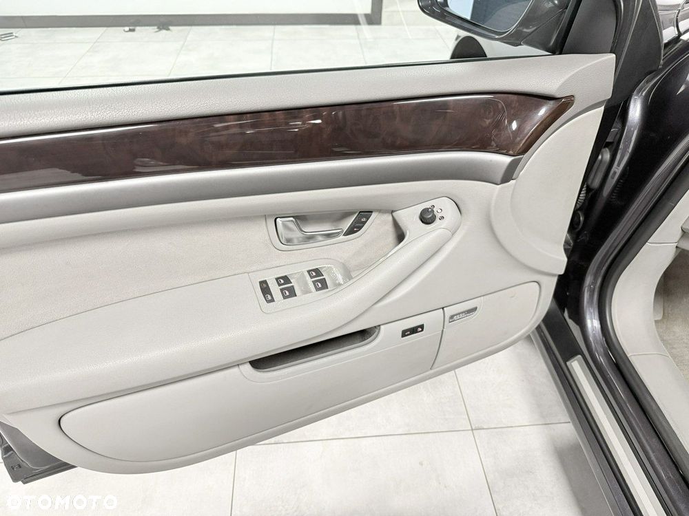 Audi A8 4.2 Quattro - 32