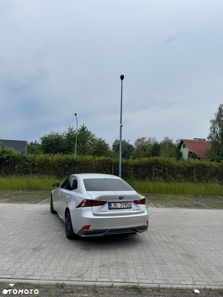 Lexus IS 300h Prestige - 4
