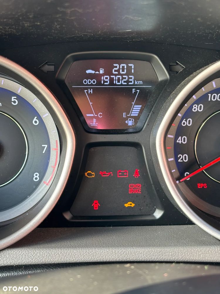 Hyundai Elantra 1.6 Classic + - 9