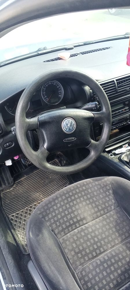 Volkswagen Passat 1.9 TDI Basis - 5