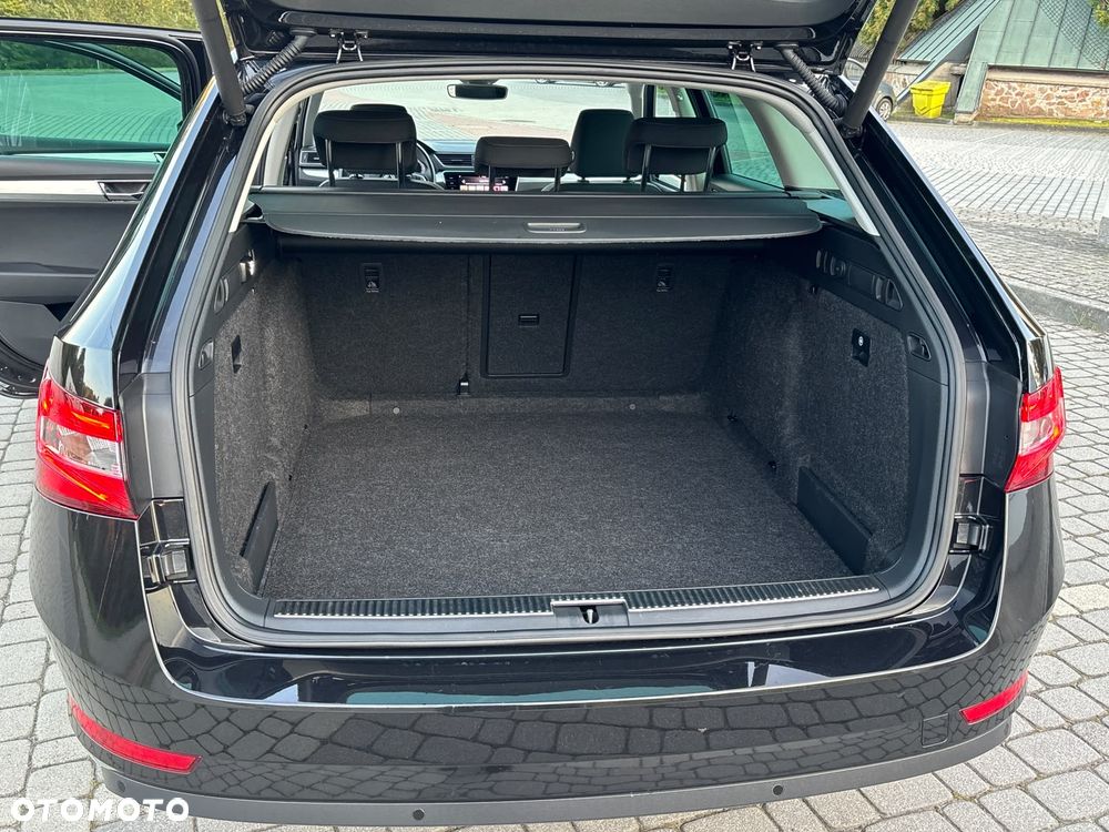 Skoda Superb 2.0 TDI DSG Premium Edition - 27