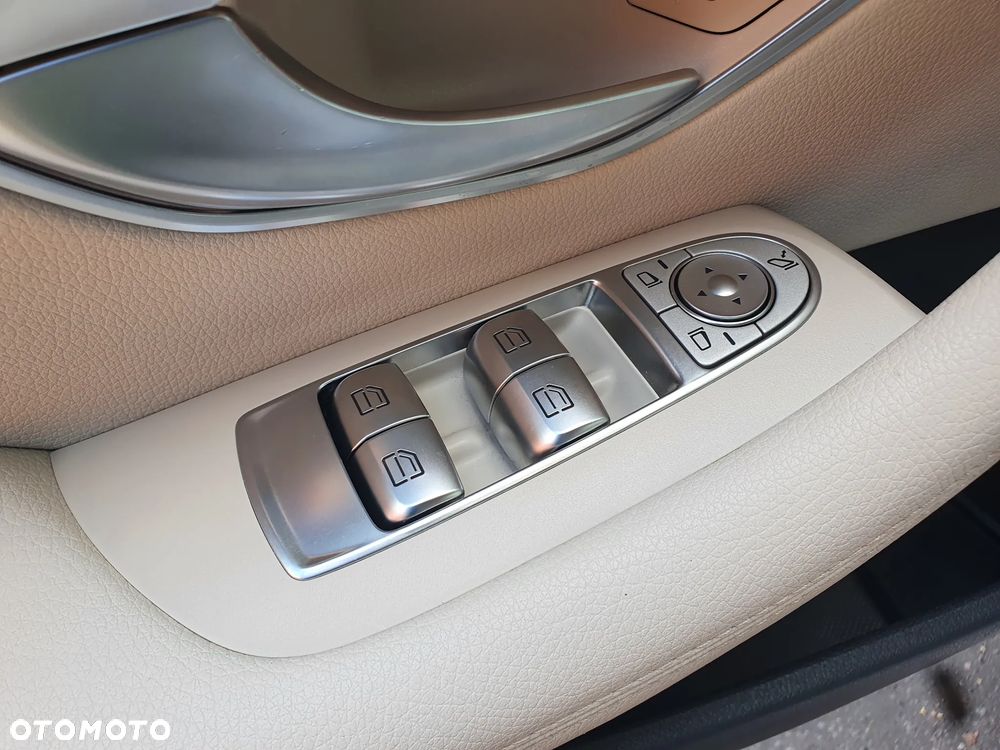 Mercedes-Benz Klasa E 300 9G-TRONIC AMG Line - 21