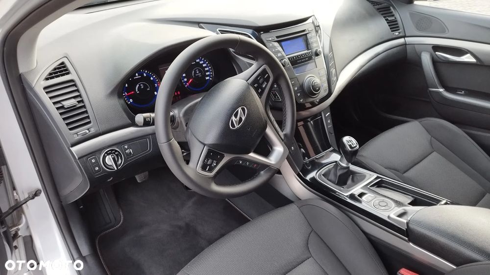 Hyundai i40 Kombi blue 1.6 Family - 36