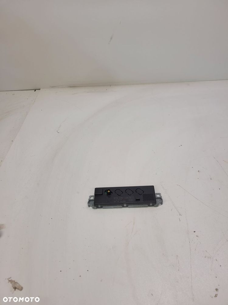WZMACNIACZ ANTENY AUDI A5 8T 8T0035225N - 1