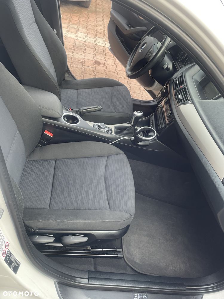 BMW X1 sDrive18d xLine - 12