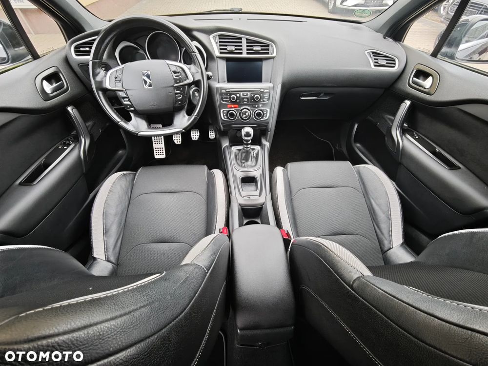 Citroën DS4 e-HDi 110 SoChic - 23