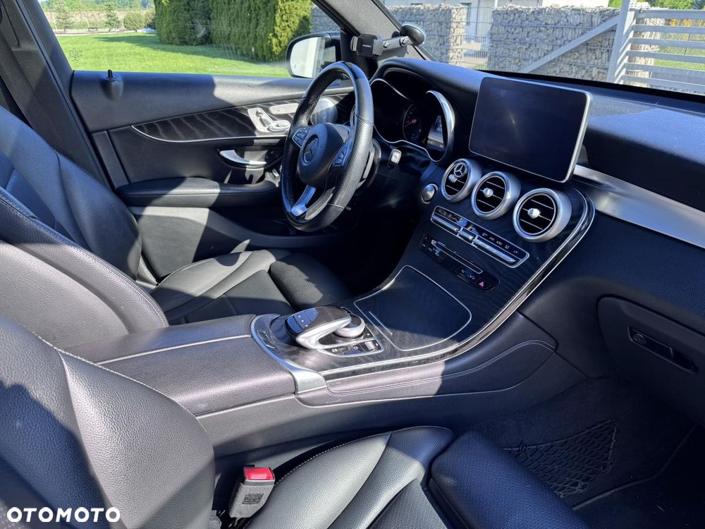 Mercedes-Benz GLC 300 4-Matic - 4