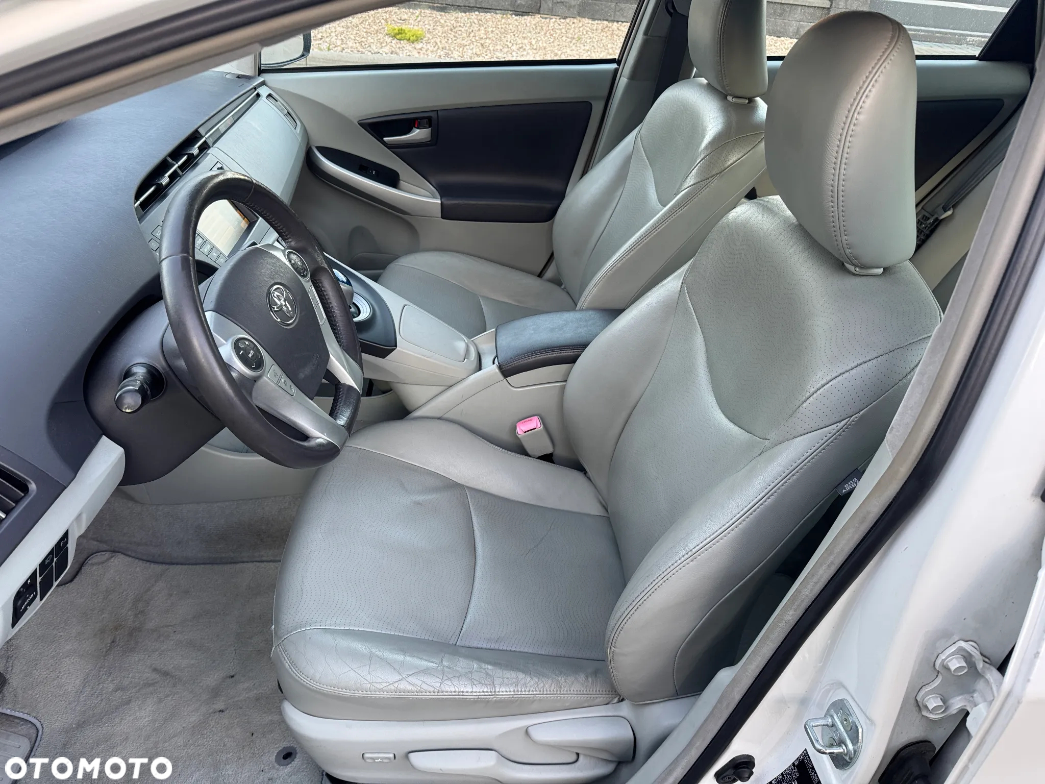 Toyota Prius 1.8 HSD Sol - 10