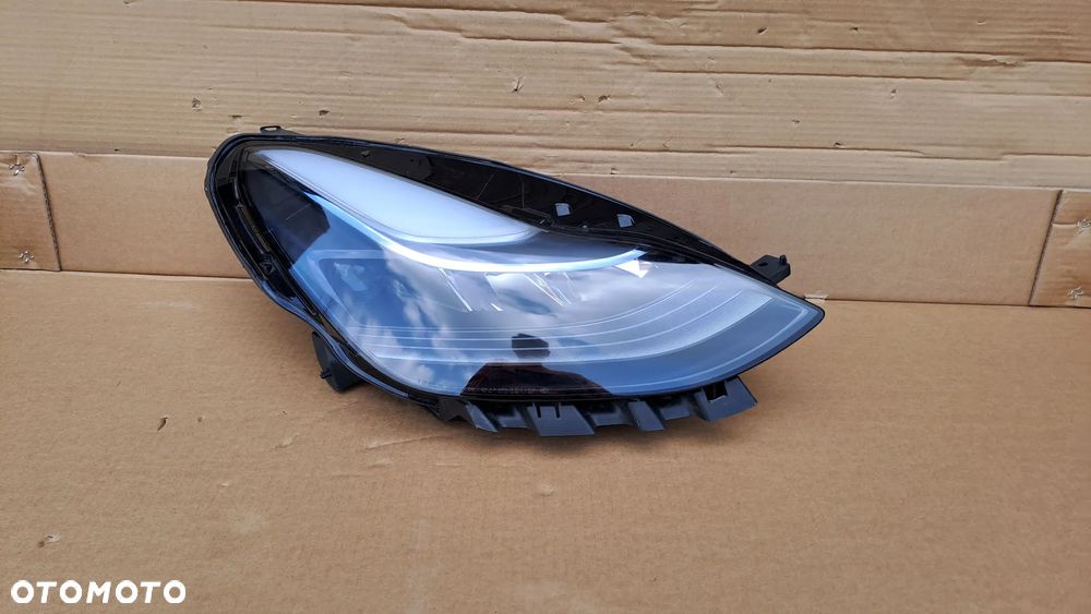 TESLA MODEL 3 LIFT PRAWA LAMPA PRAWY PRZÓD LED 1514953-10-E - 2