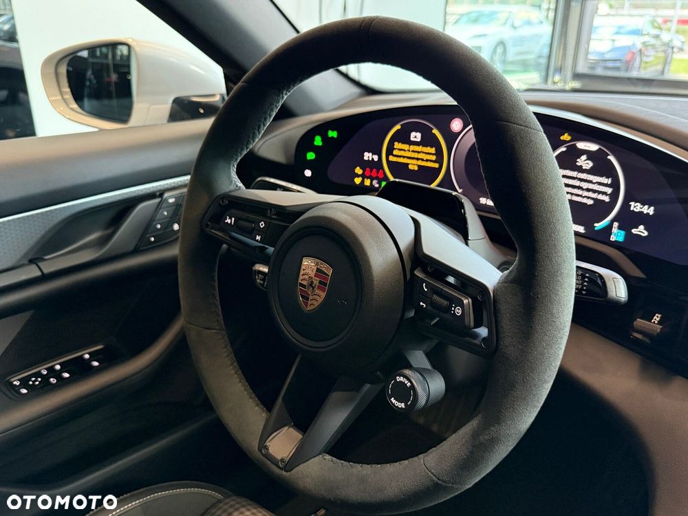 Porsche Taycan - 25