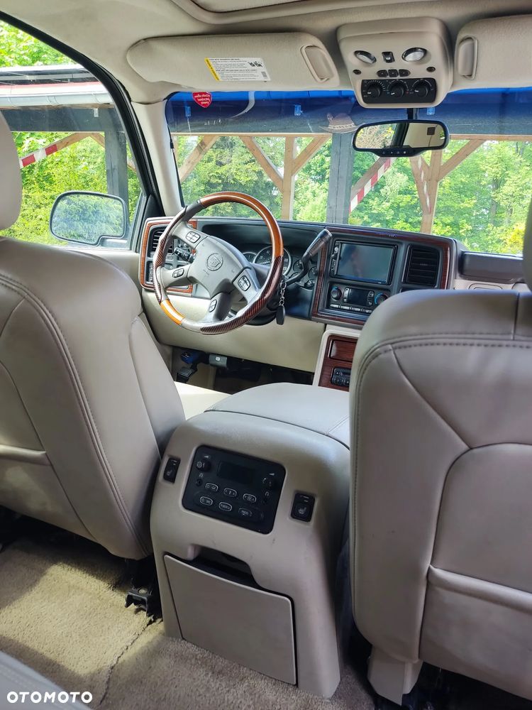 Cadillac Escalade - 2