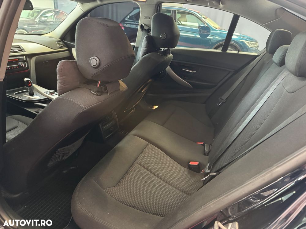 BMW Seria 3 320d Aut. - 12
