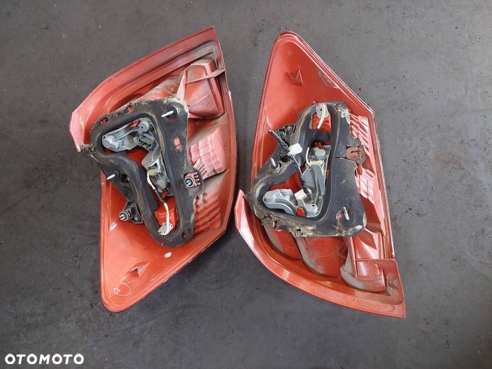 KOMPLETNY TYŁ KLAPA ZDERZAK LAMPY TOYOTA AURIS I HB 5D 8T8 ID: 236465 - 4