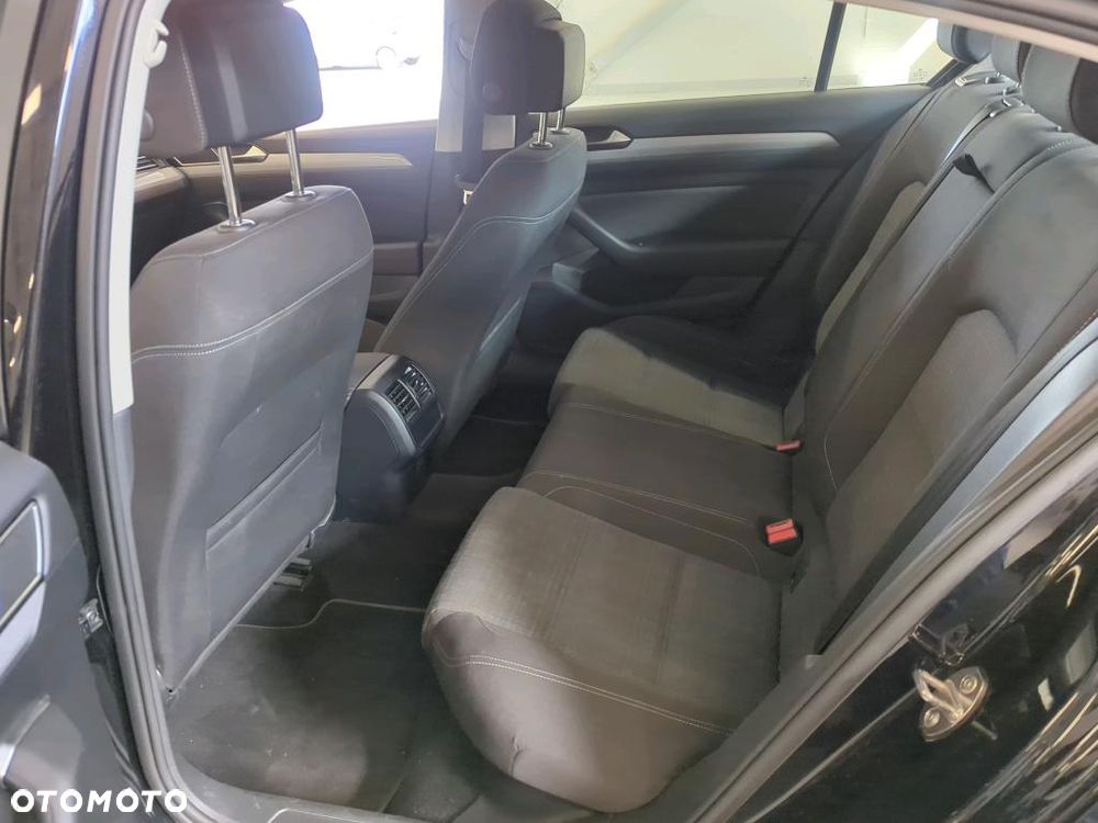 Volkswagen Passat 2.0 TDI EVO Business - 9