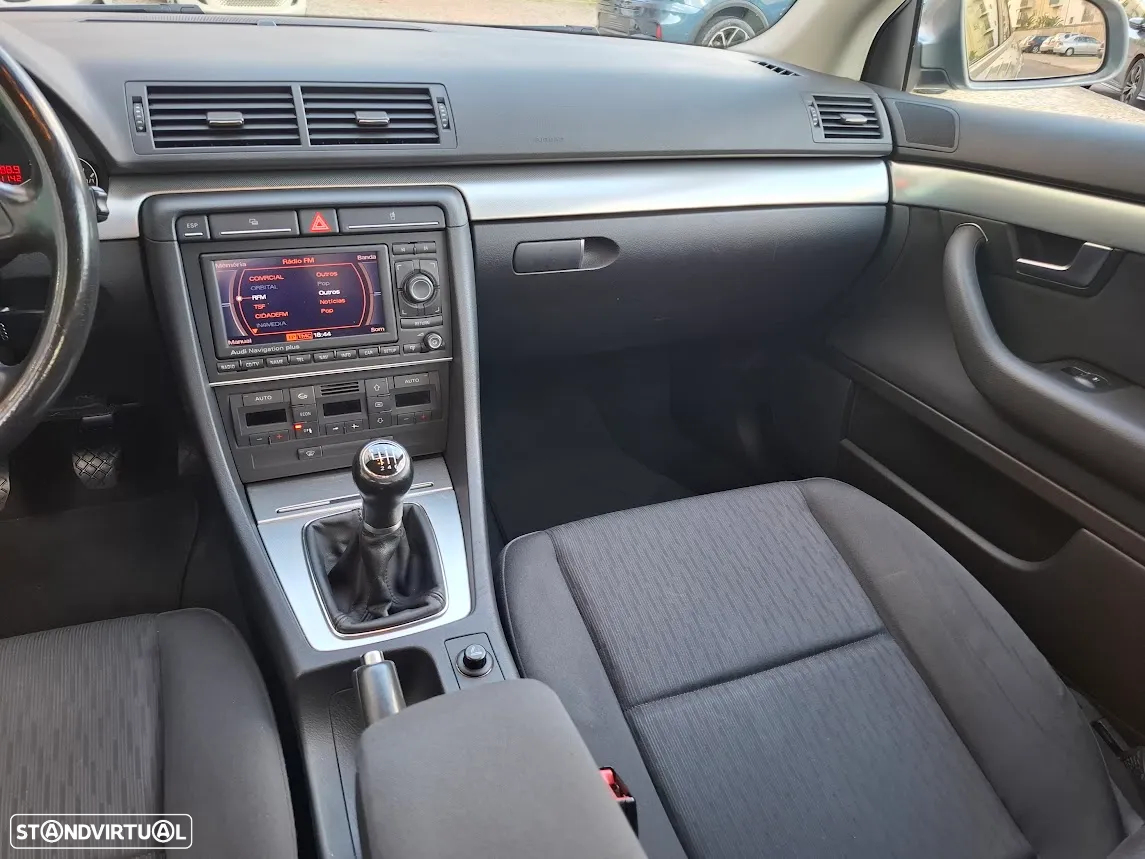 Audi A4 2.0 TDI S-line - 9