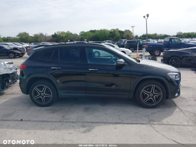 Mercedes-Benz GLA 250 4-Matic Progressive - 11