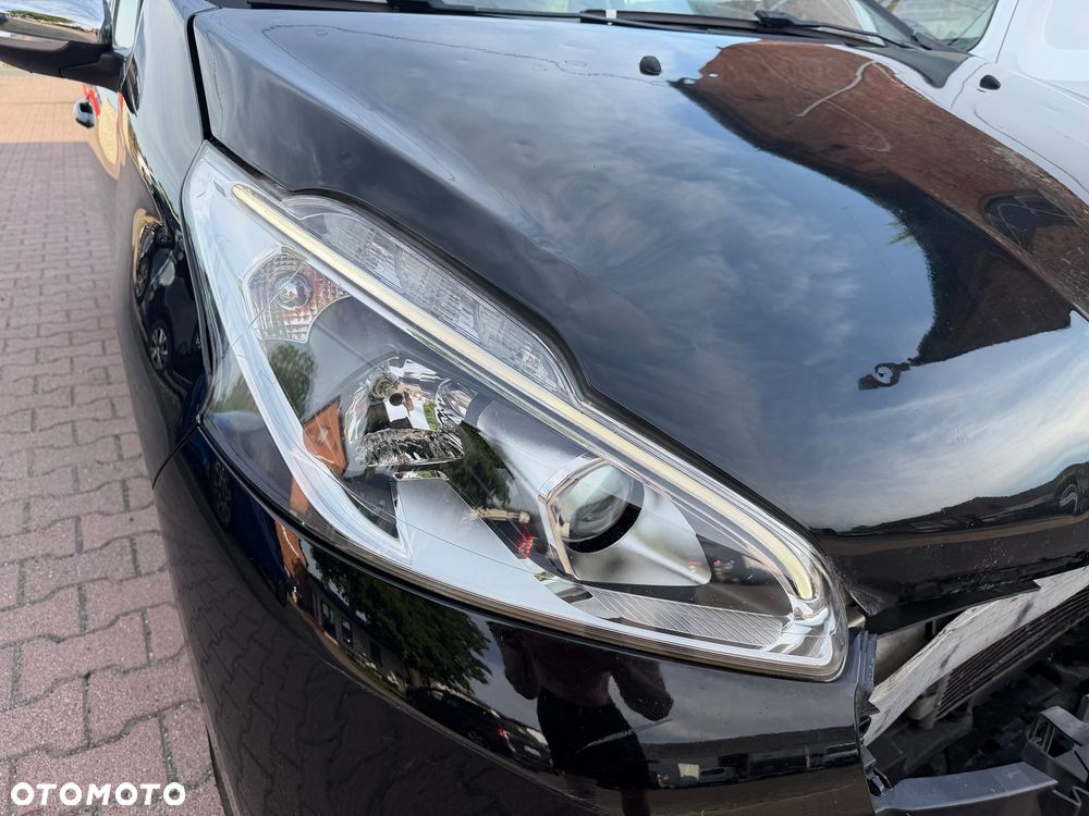 Peugeot 208 - 17