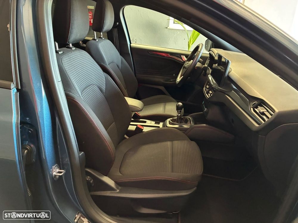 Ford Focus 1.0 EcoBoost MHEV ST-Line - 39