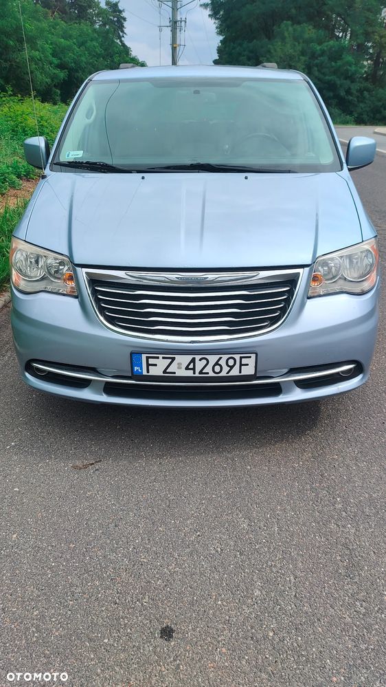 Chrysler Town & Country - 3
