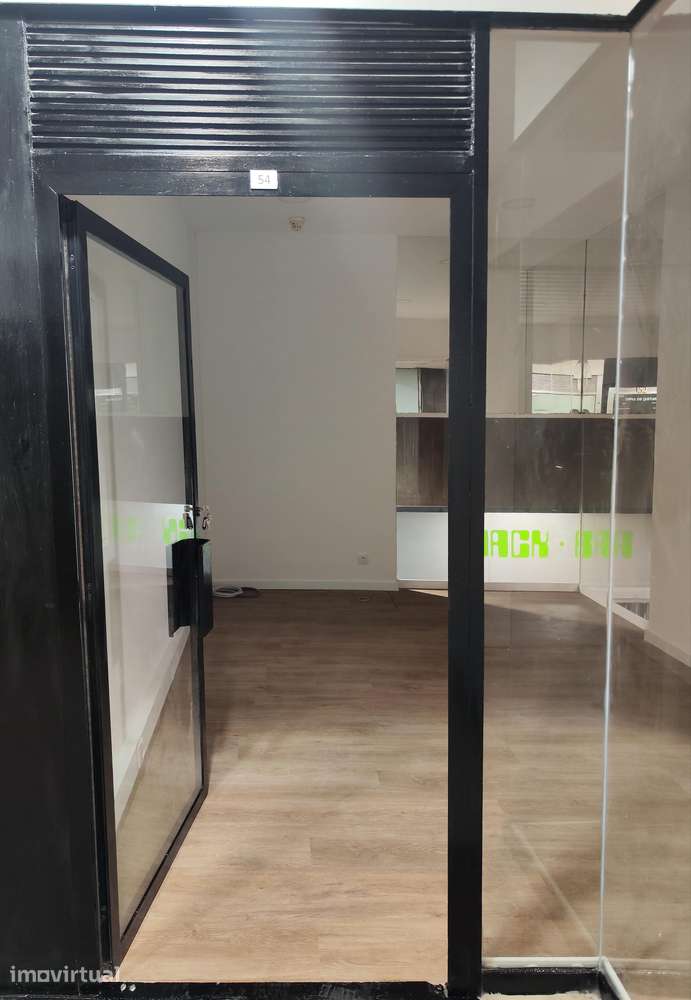 Loja 54 disponível no Centro de Matosinhos - Grande imagem: 4/10