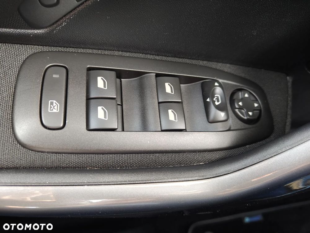 Peugeot 2008 PureTech 110 GPF Stop&Start EAT6 Style - 20