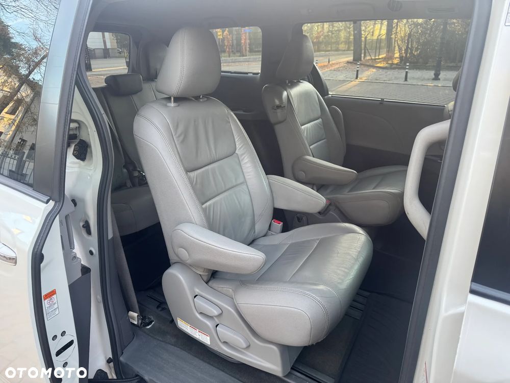 Toyota Sienna - 12