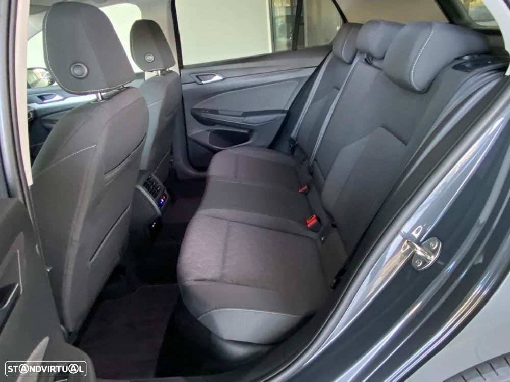 VW Golf 1.5 eTSI Urban DSG - 27