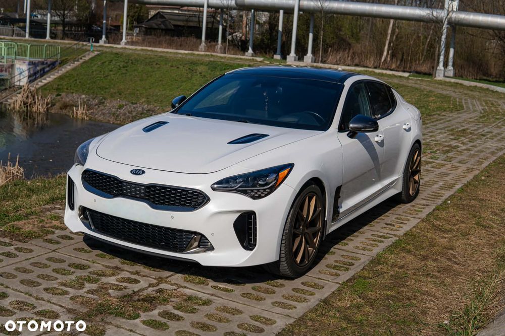 Kia Stinger - 1