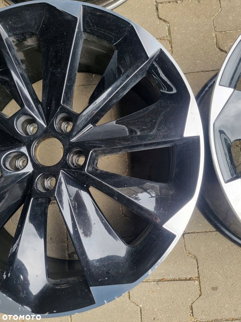 Felga aluminiowa Skoda OE SUPERB 3V0601025T 8.0" x 19" 5x112 ET 44 - 2