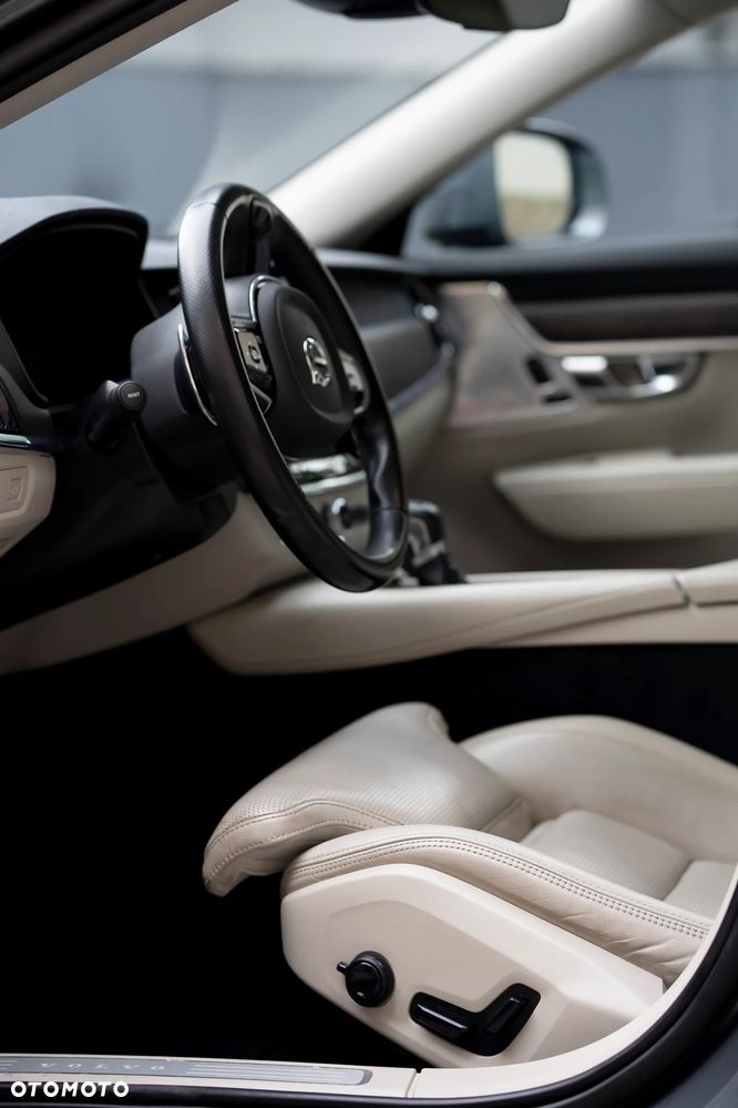 Volvo V90 Cross Country D5 AWD Pro - 22
