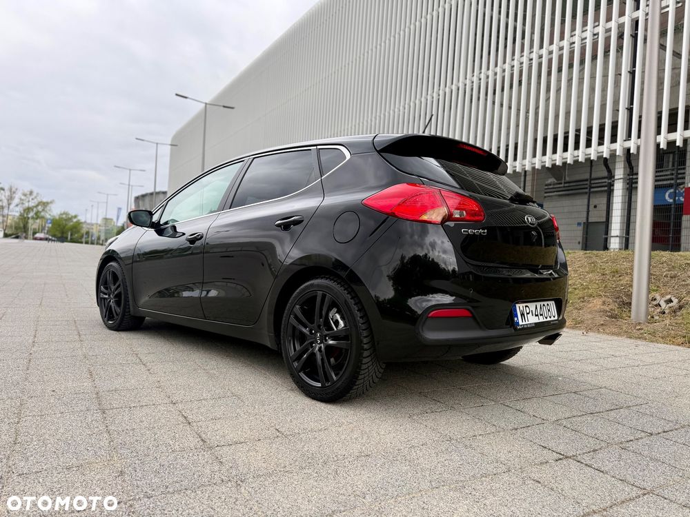 Kia Ceed 1.6 CRDi 128 Platinum Edition - 1