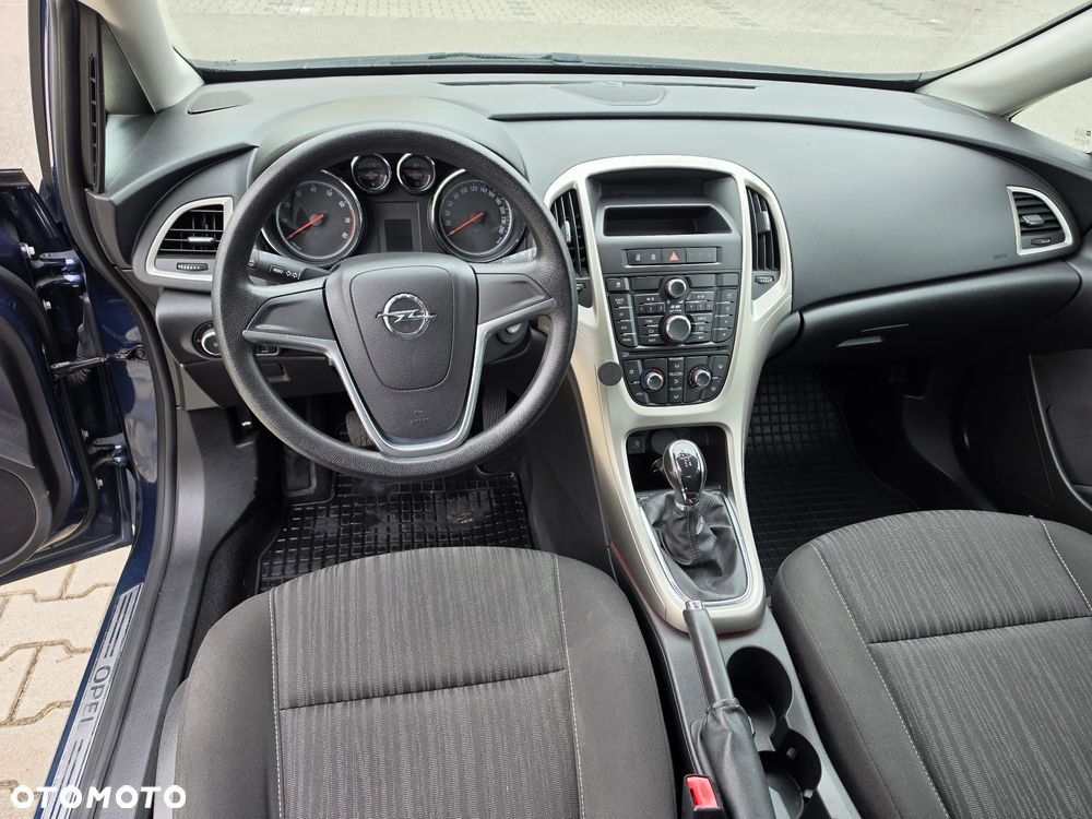 Opel Astra 2010 photo 5