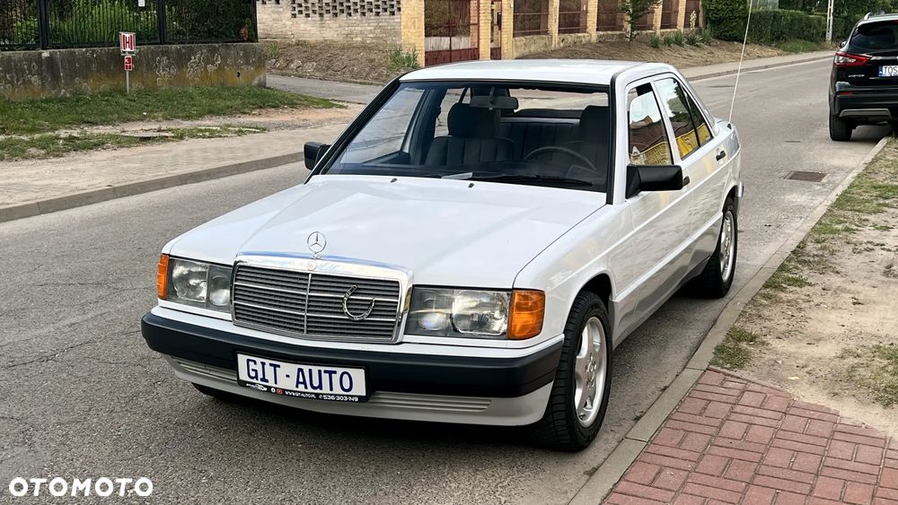Mercedes-Benz W201 (190) - 12