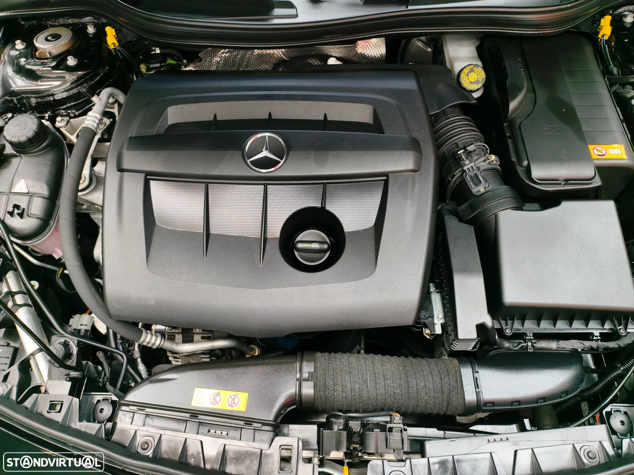 Mercedes-Benz CLA 180 d Shooting Brake AMG Line - 14