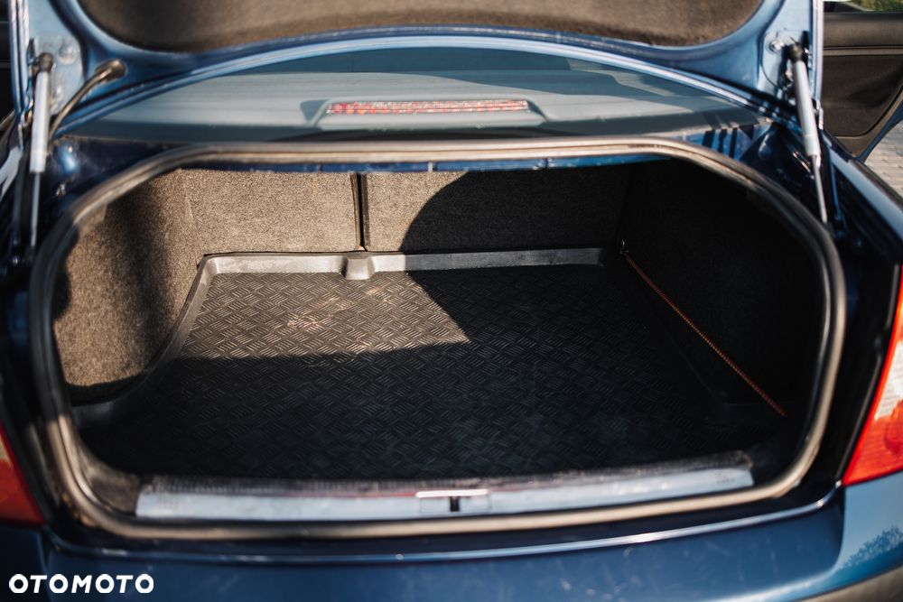 Volkswagen Passat 1.6 Exclusive - 5