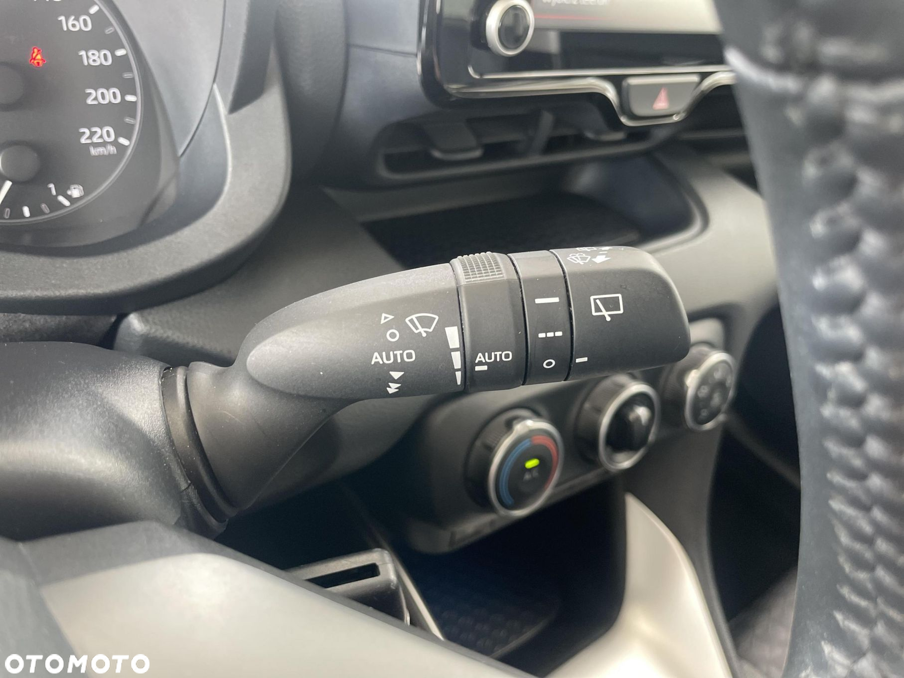 Toyota Yaris - 24