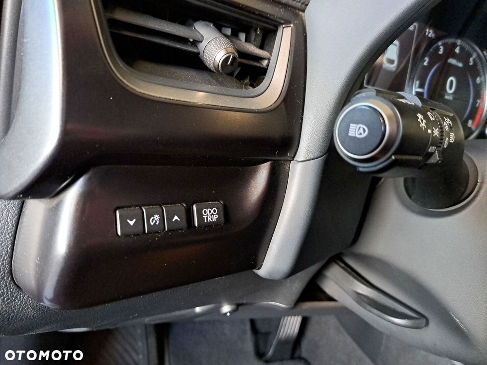 Lexus UX - 35