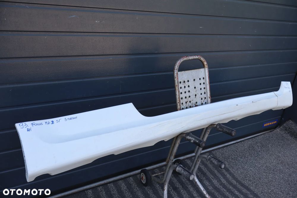 LISTWA NAKŁADKA PROGOWA PRÓG PRAWA FORD FOCUS MK2 II ST 3D 4M5J-B10154-ACW 2008 - 2