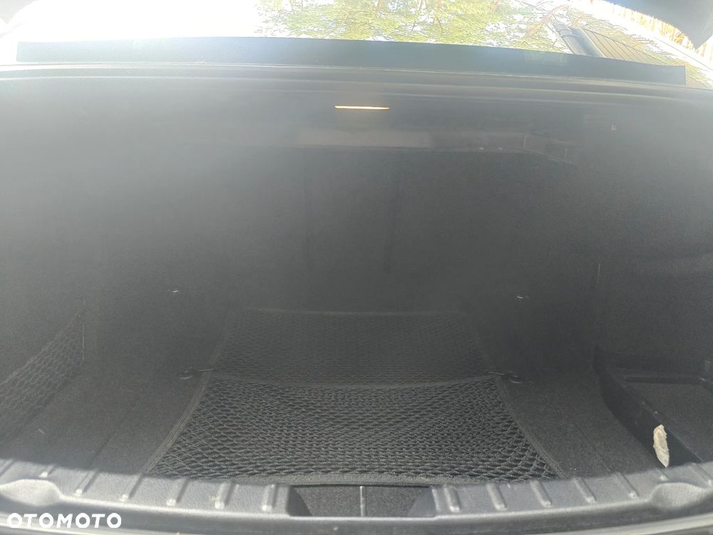 BMW Seria 3 318d DPF Edition Sport - 13