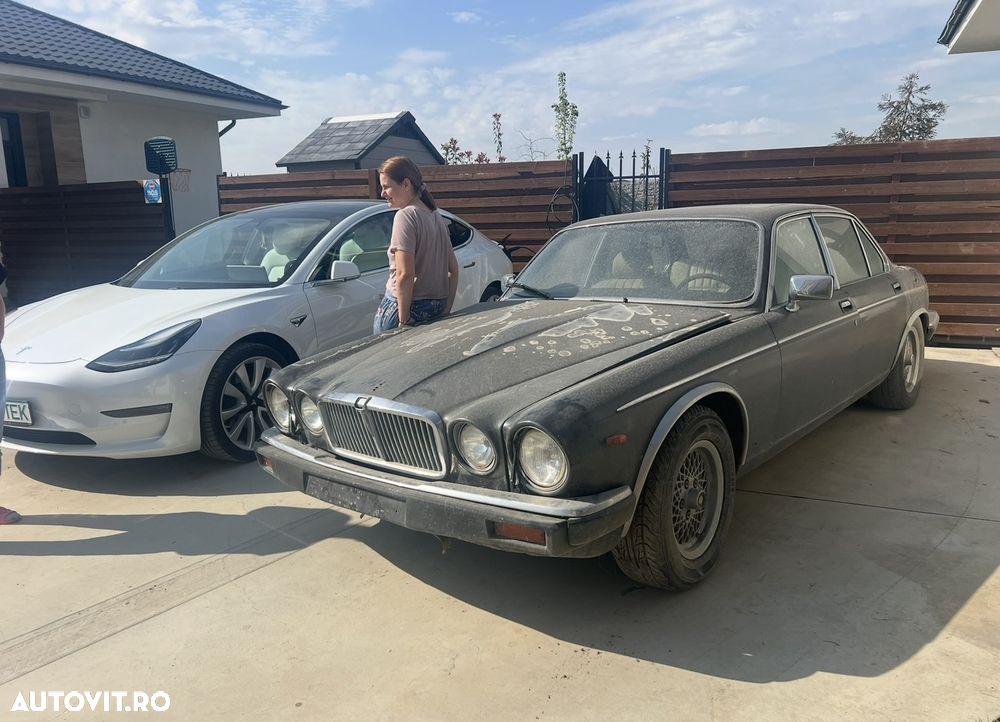Jaguar XJ - 12